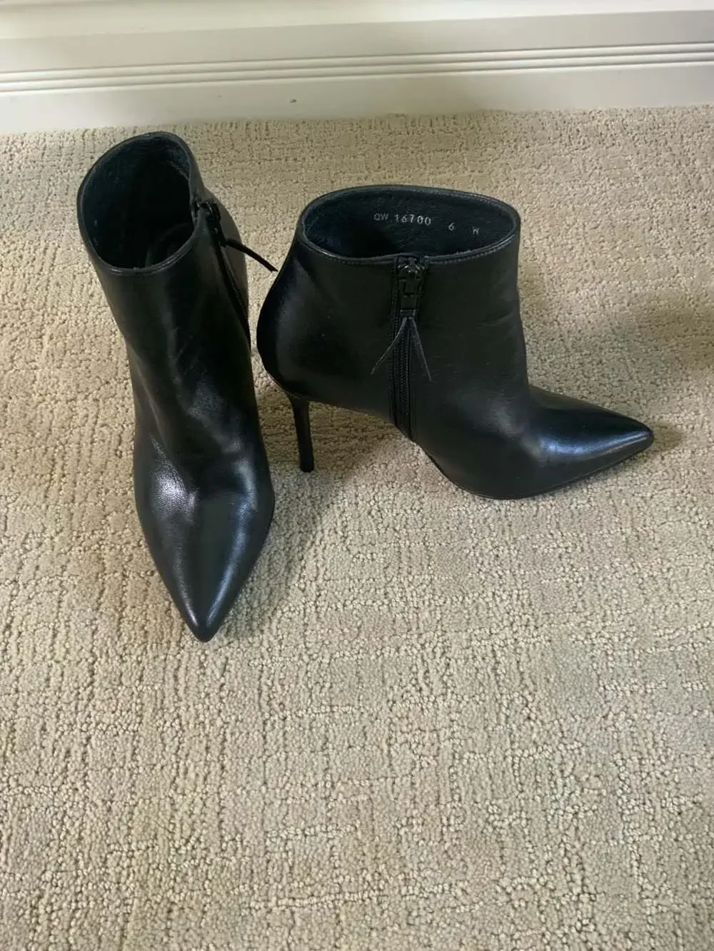 Stuart Weitzman Pointed Toe Ankle Boots Size 6 W Black Leather